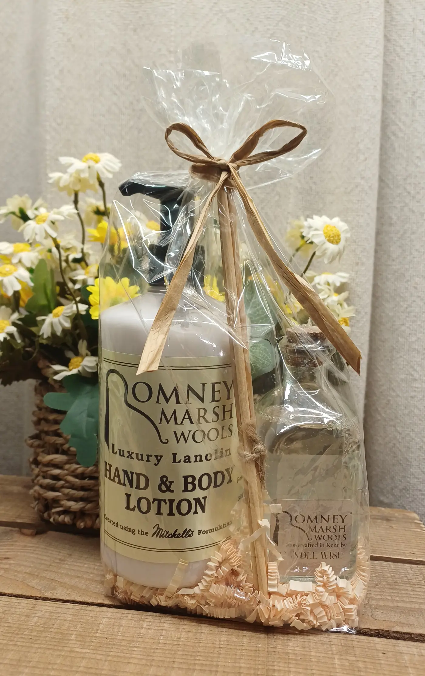 Luxury Scent & Nourish Gift Set with Lanolin Lotion & Candlewise Diffuser.