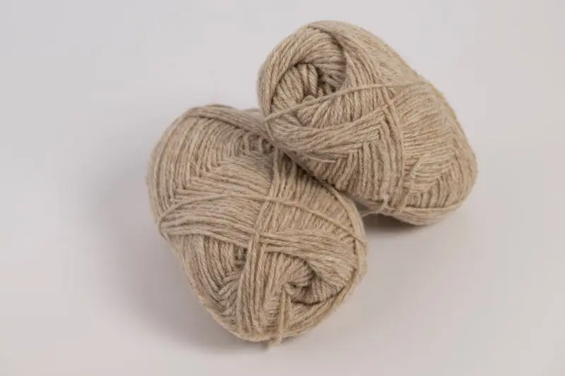 Natural British Romney Lambswool DK Yarn – Medium Grey